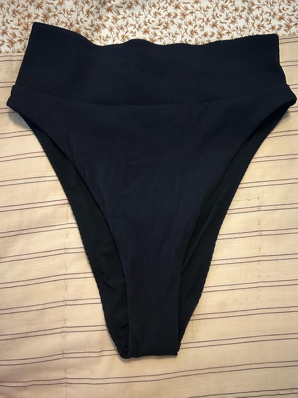Women’s black aerie high cut cheeky ribbed swim bottoms sizes small